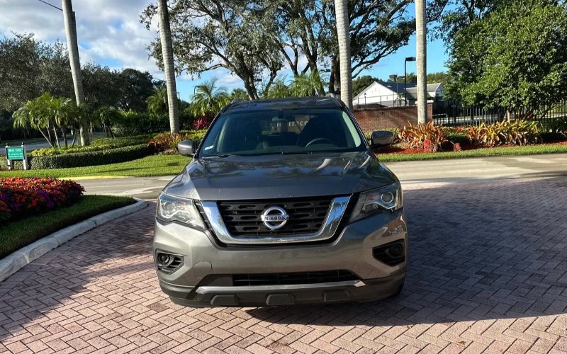 2019 Nissan Pathfinder · Green rental vehicle