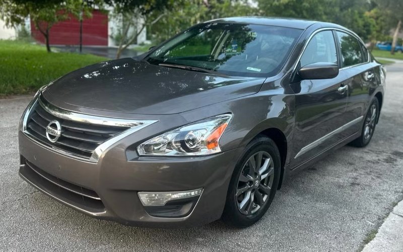 2015 Nissan Altima · Brown rental vehicle