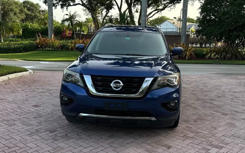 2020 Nissan Pathfinder · Blue rental vehicle