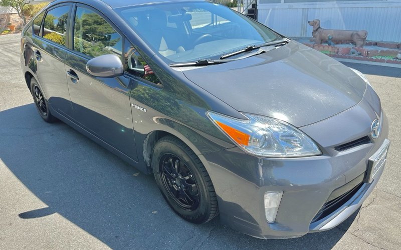 2015 Toyota Prius · Gray rental vehicle