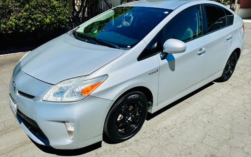 2015 Toyota Prius · Silver rental vehicle