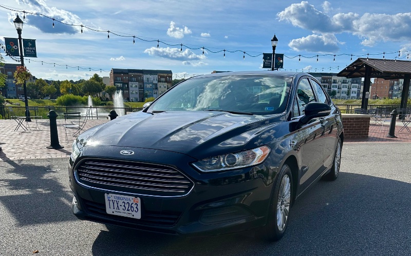 2016 Ford Fusion Se · Black rental vehicle